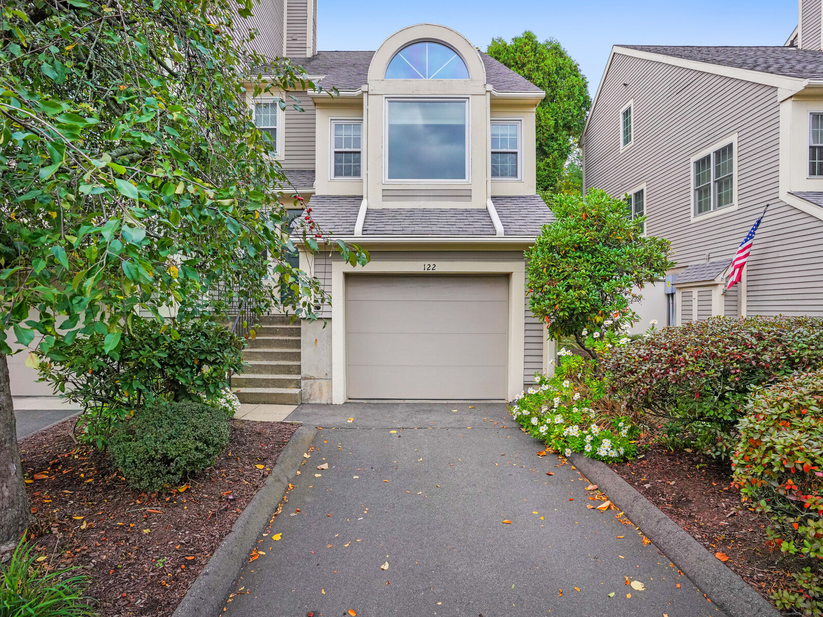 Property Photo:  122 Paugusett Circle 122  CT 06611 