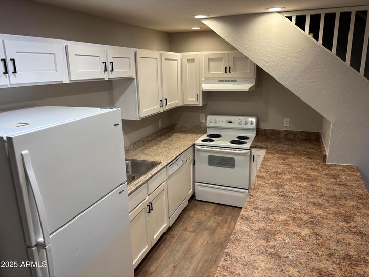 Property Photo: 528 E Navajo Avenue Apt 3 AZ 85119