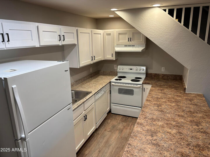 Property Photo: 528 E Navajo Avenue Apt 3 AZ 85119