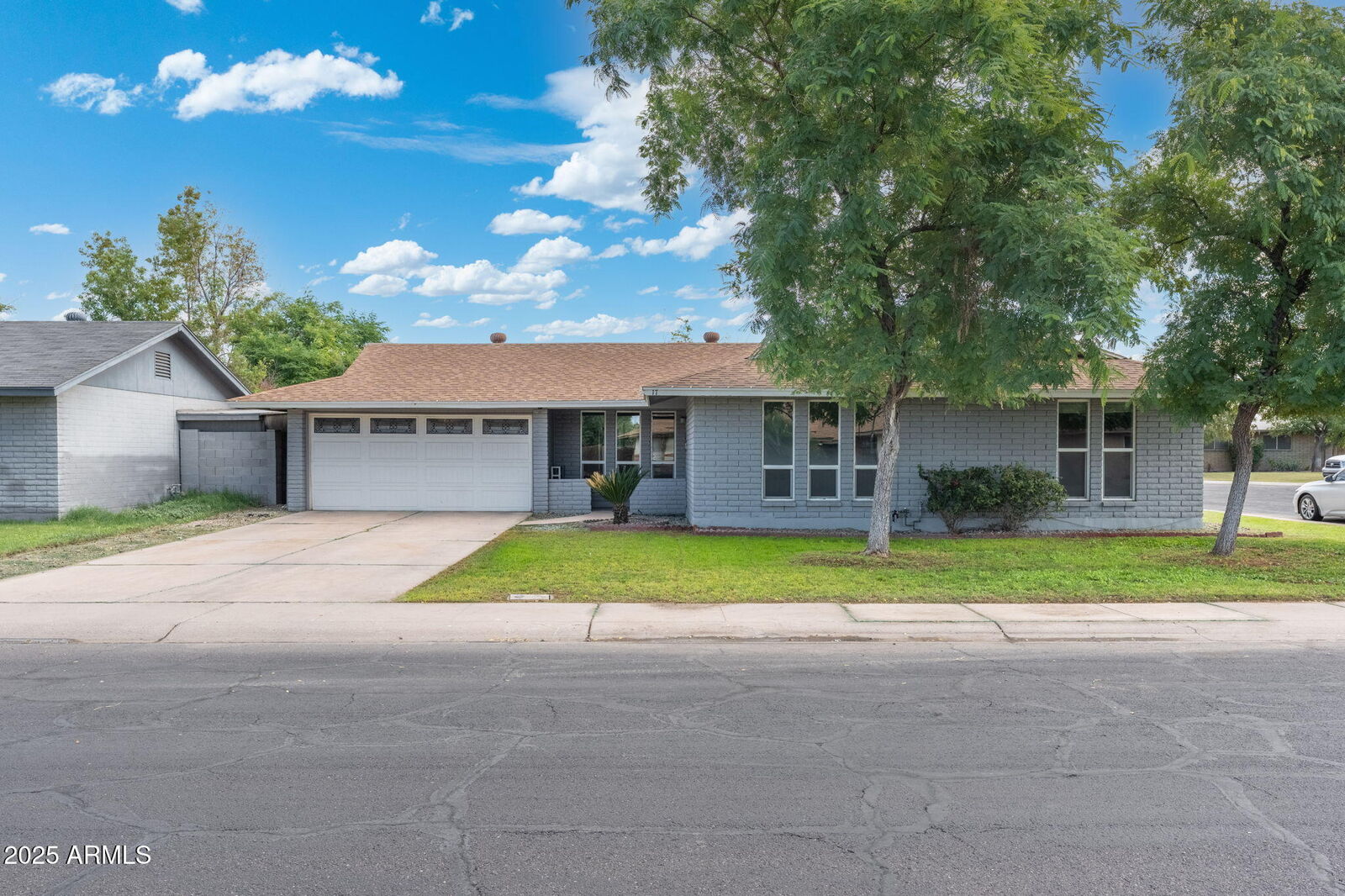 Property Photo:  17 S Cholla Street  AZ 85233 
