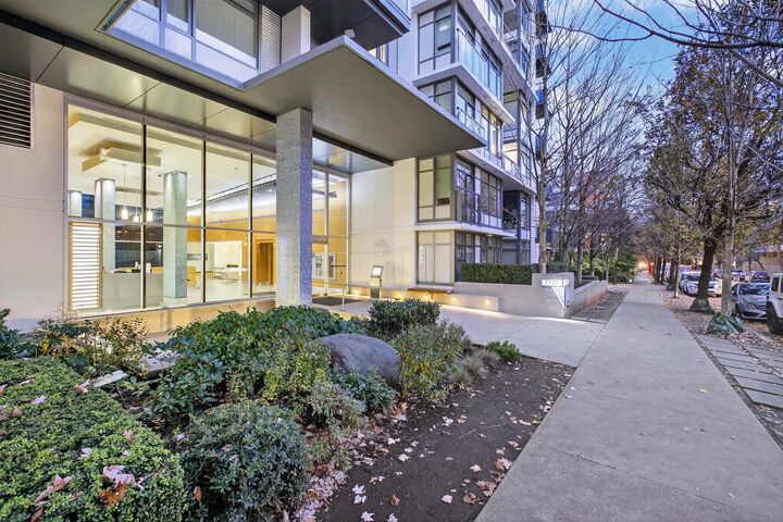 Property Photo:  1777 W 7th Avenue 210  BC V6J 0E5 