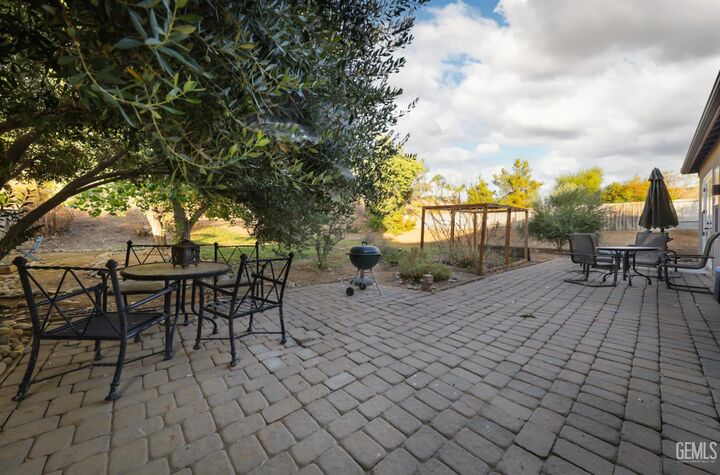 Property Photo: 13206 Milan Drive CA 93306