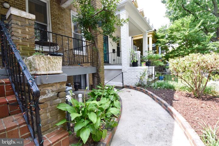 Property Photo:  620 Princeton Place NW B  DC 20010 