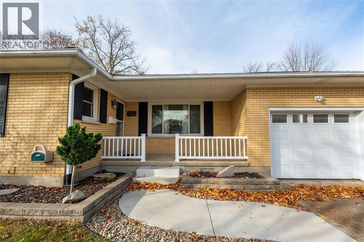 Photo de la propriété:  953 Bond Street  ON N7S 3C6 