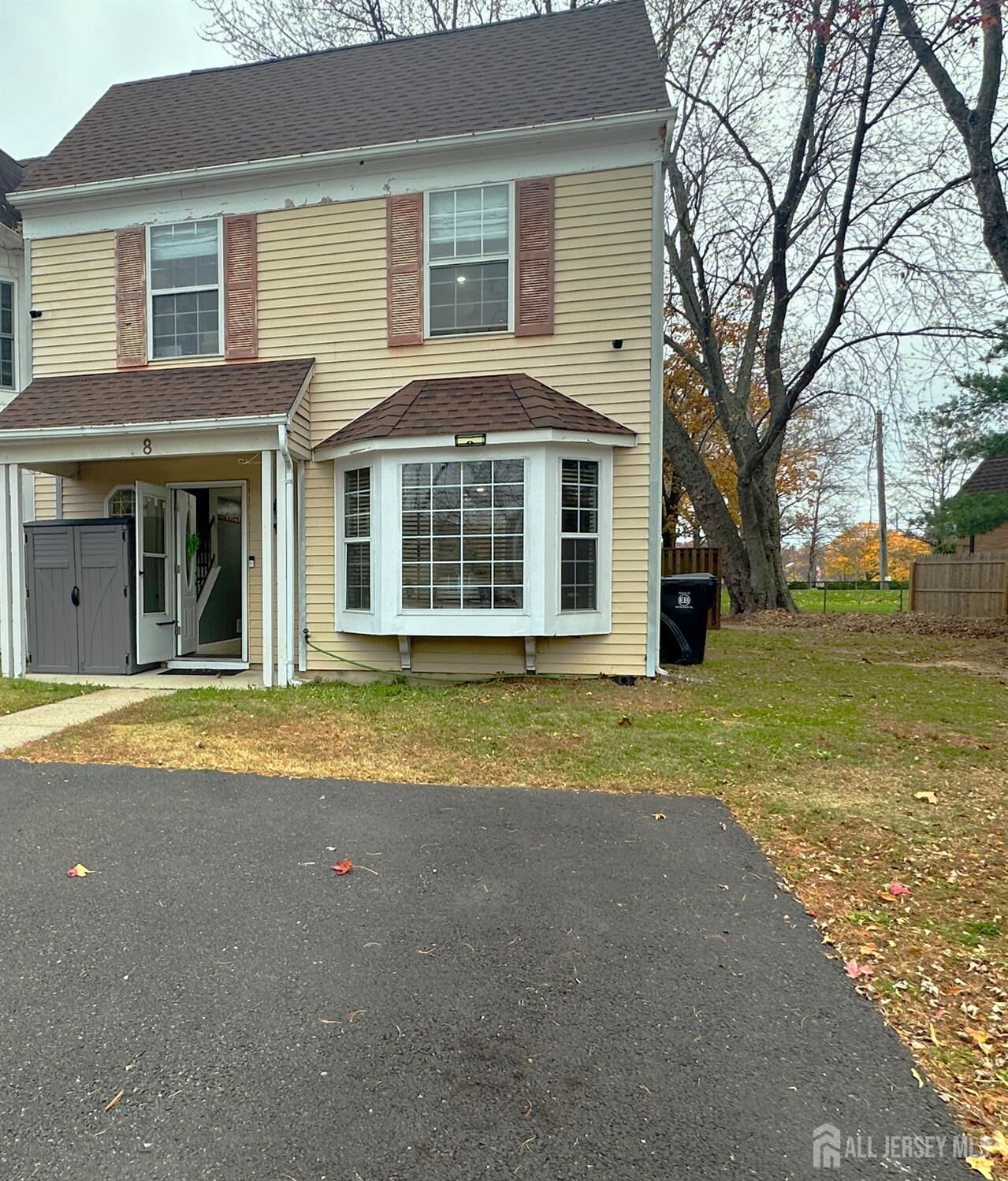 Property Photo:  8 Cosgrove Court  NJ 08816 