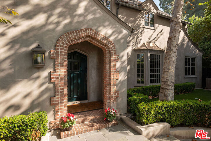 Property Photo:  1614 N Fairfax Ave  CA 90046 