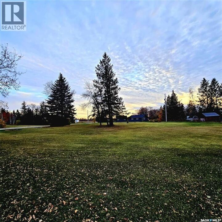 Property Photo:  16 & 17 18 3rd Street  SK S0A 3T0 