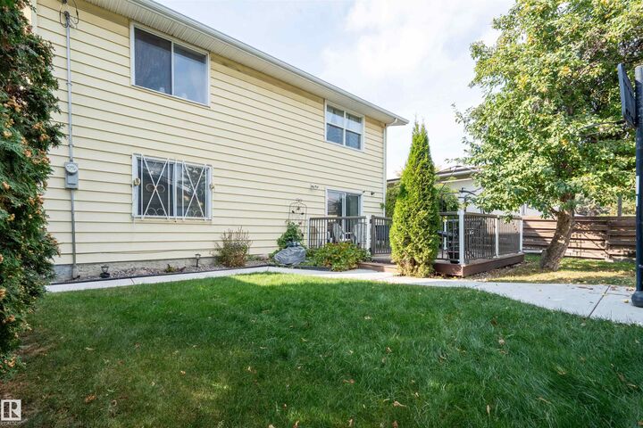 Property Photo:  8721 152 Street NW  AB T5R 1L9 