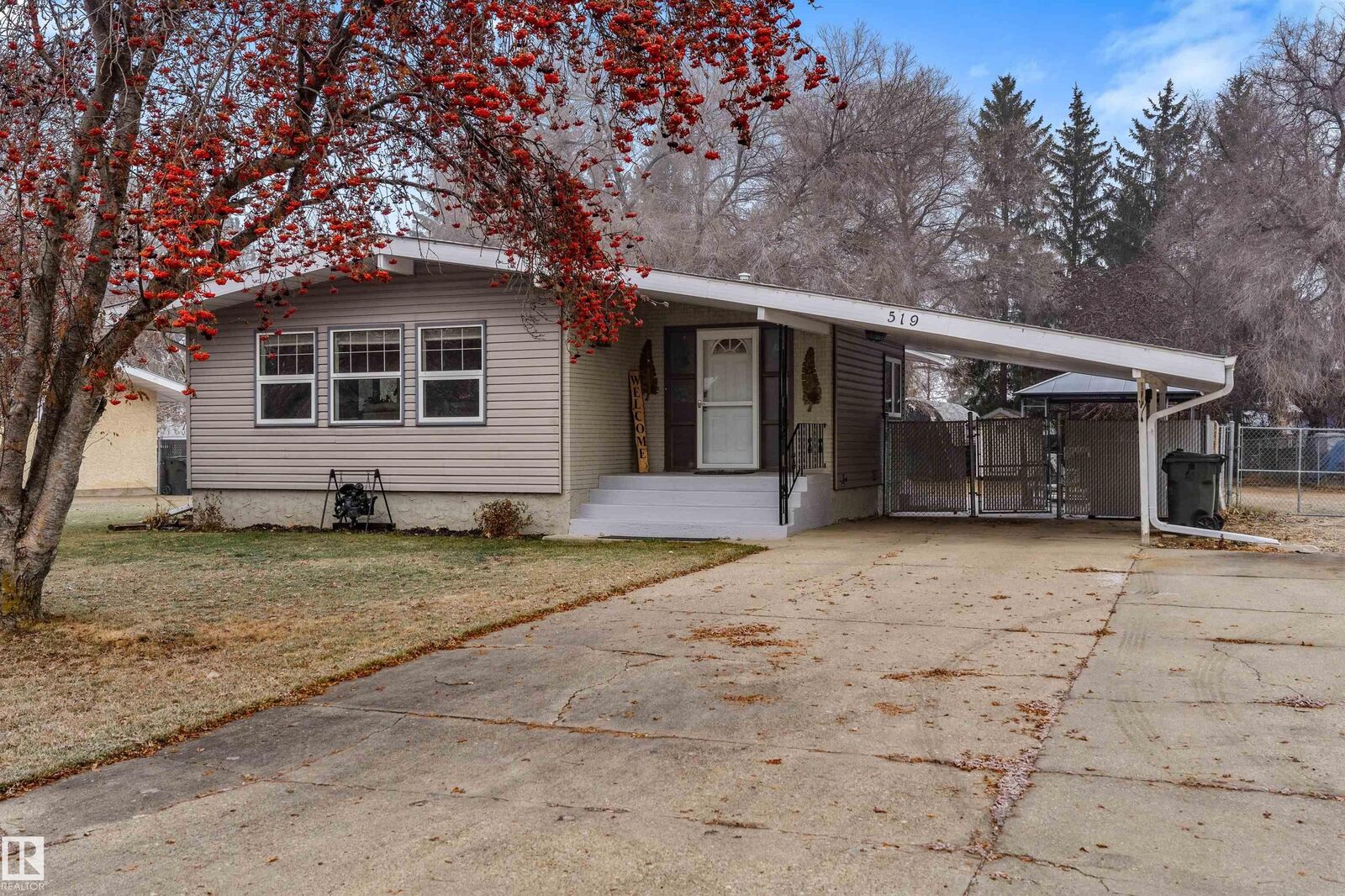 Property Photo:  519 McLeod Avenue  AB T7X 3A3 