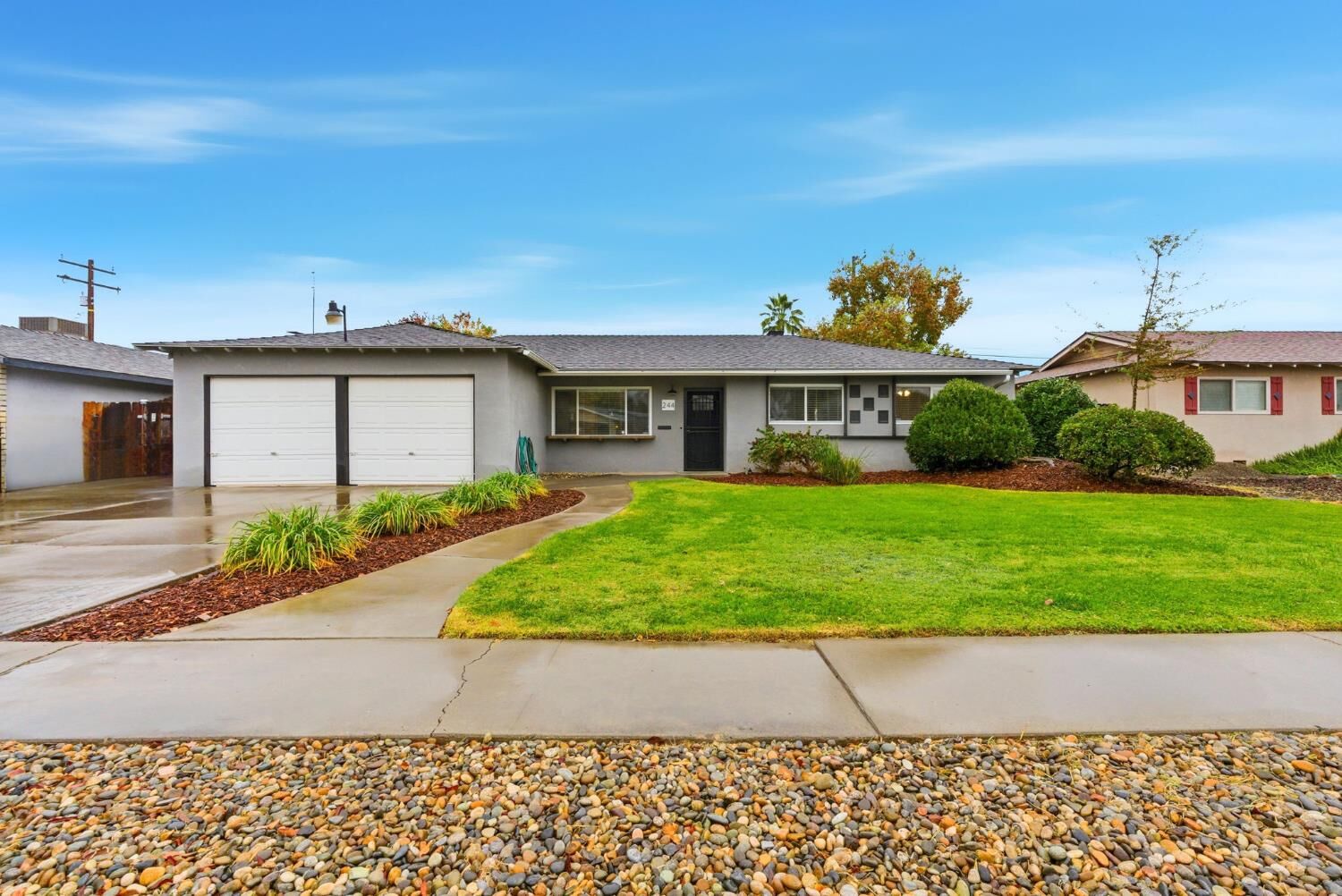 Property Photo:  244 E Earl Way  CA 93230 