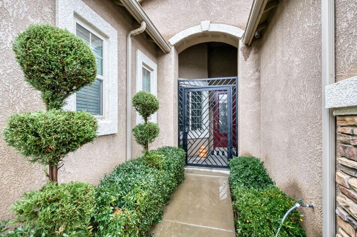 Property Photo:  5945 N La Paz Ave  CA 93723 