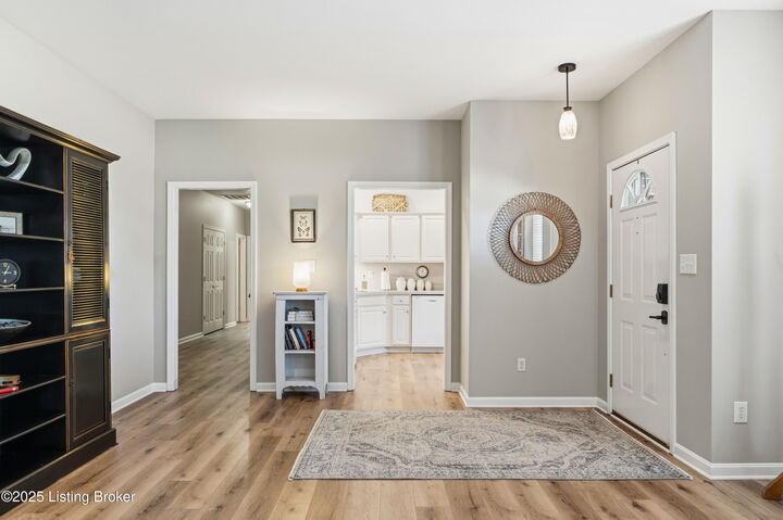 Property Photo: 411 Turnberry Ln KY 40065