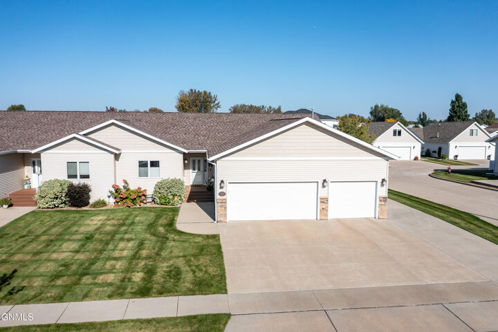 804 Santa Fe Avenue  Bismarck ND 58504 photo