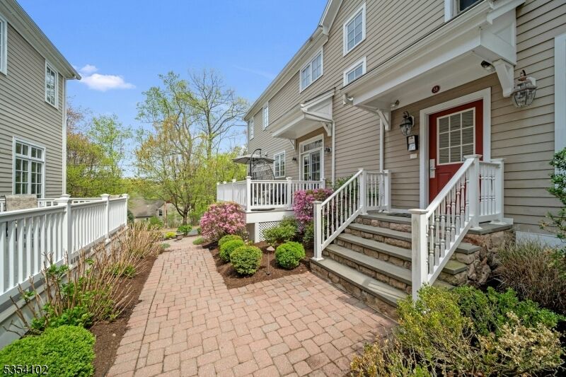 Property Photo:  58 Chestnut Street 1  NJ 07960 