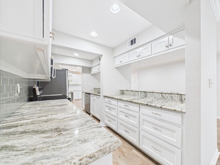 Property Photo: 5333 Richmond Avenue 11 TX 77056