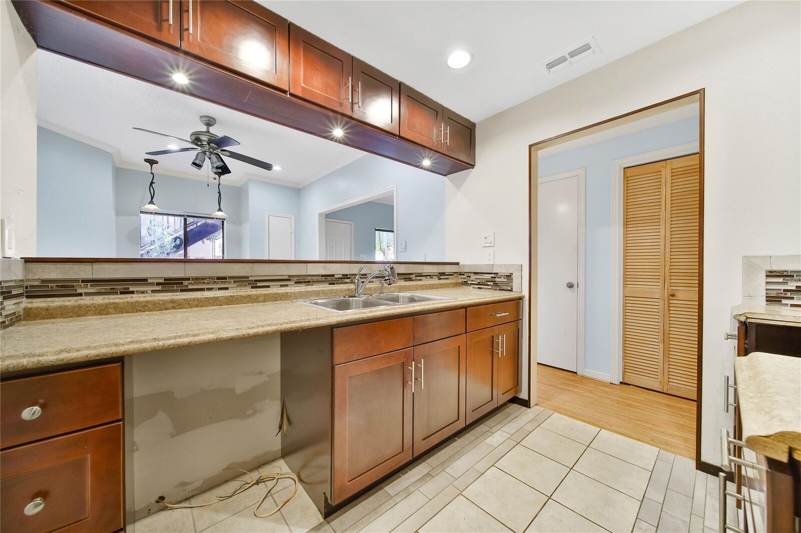 Property Photo: 10137 Waterstone Drive TX 77042