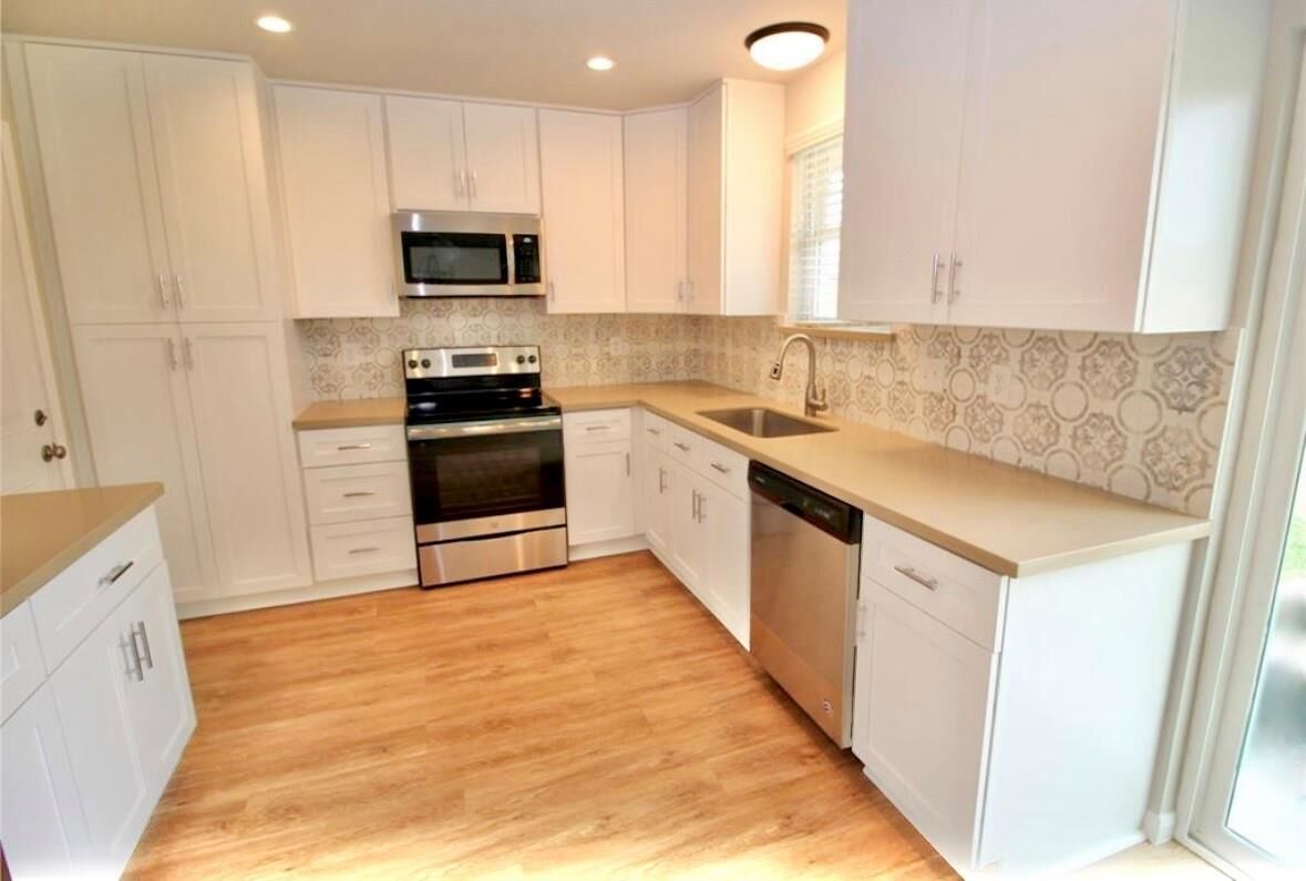 Property Photo: 407 Stadium Lane TX 77546