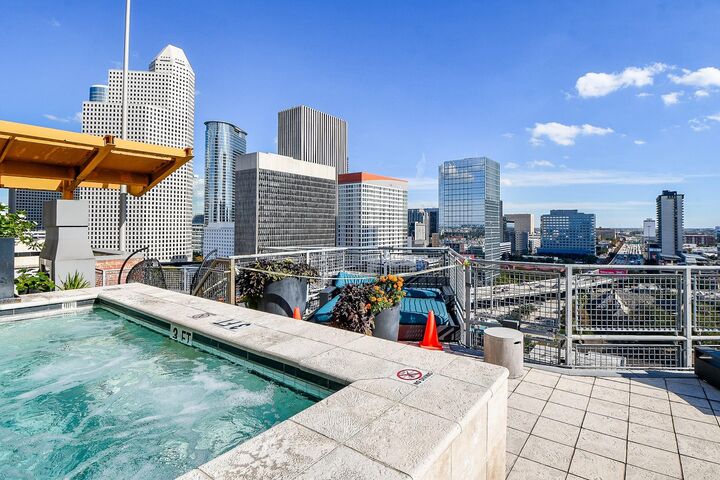 Property Photo: 2000 Bagby Street 5441 TX 77002