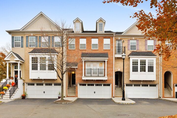 Property Photo:  27 Creekside Court  NJ 07094 