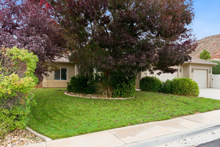 Property Photo: 731 E Castle Stone Dr UT 84780