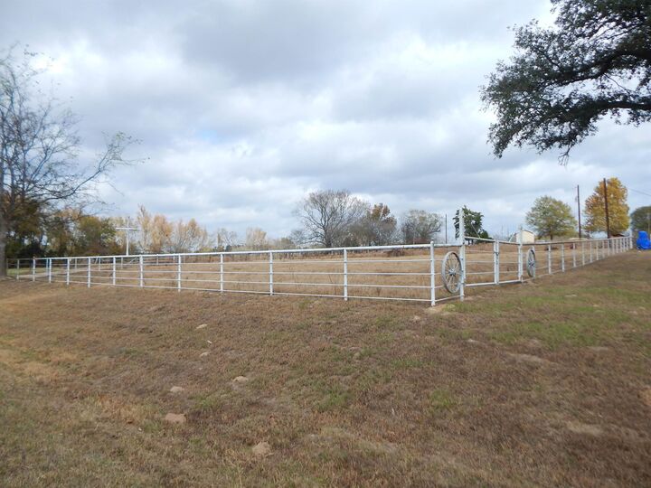 Property Photo:  5056 Fm 852  TX 75644 