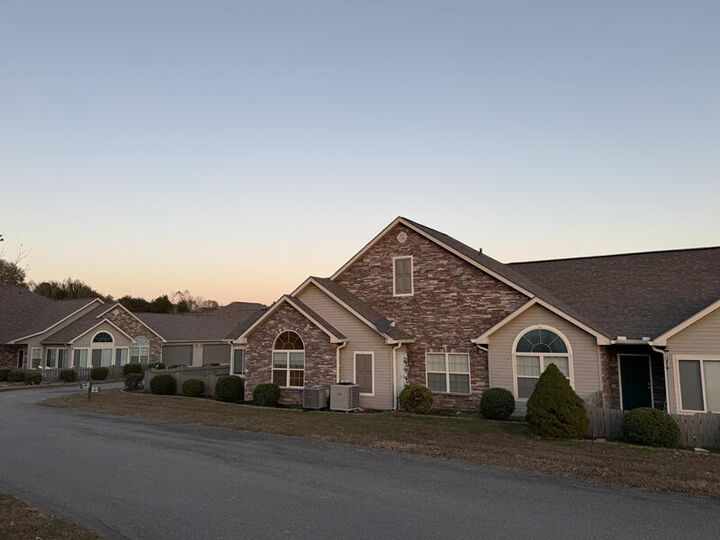 Property Photo:  441 Deer Lake Place  KY 42518 