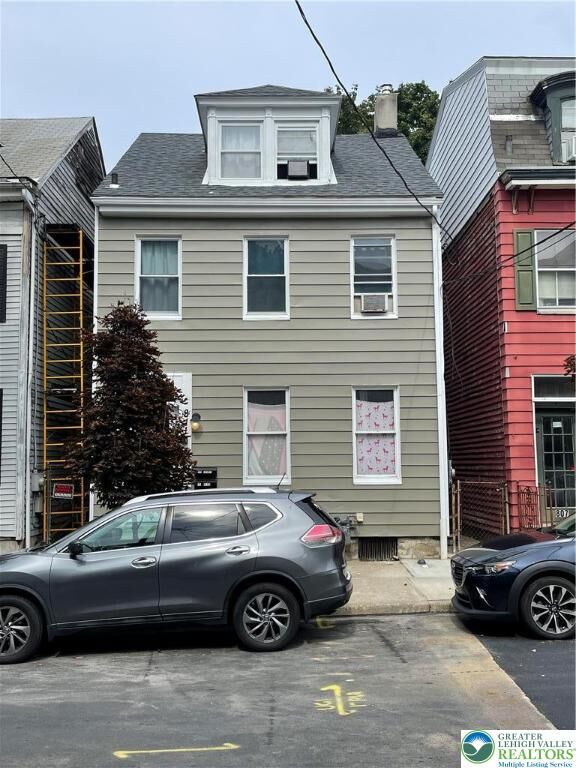 Property Photo:  811 Ferry Street 1R  PA 18042 