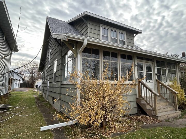 Property Photo:  910 N 20th St  WI 54880 
