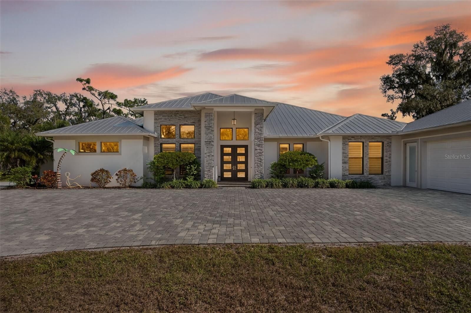 Property Photo:  8015 High Oaks Trail  FL 34251 