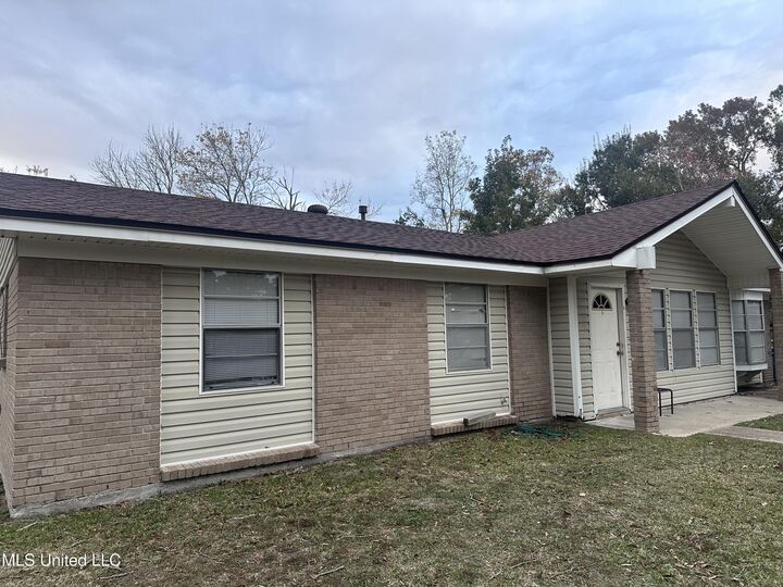 Property Photo:  5013 Cambridge Drive  MS 39581 