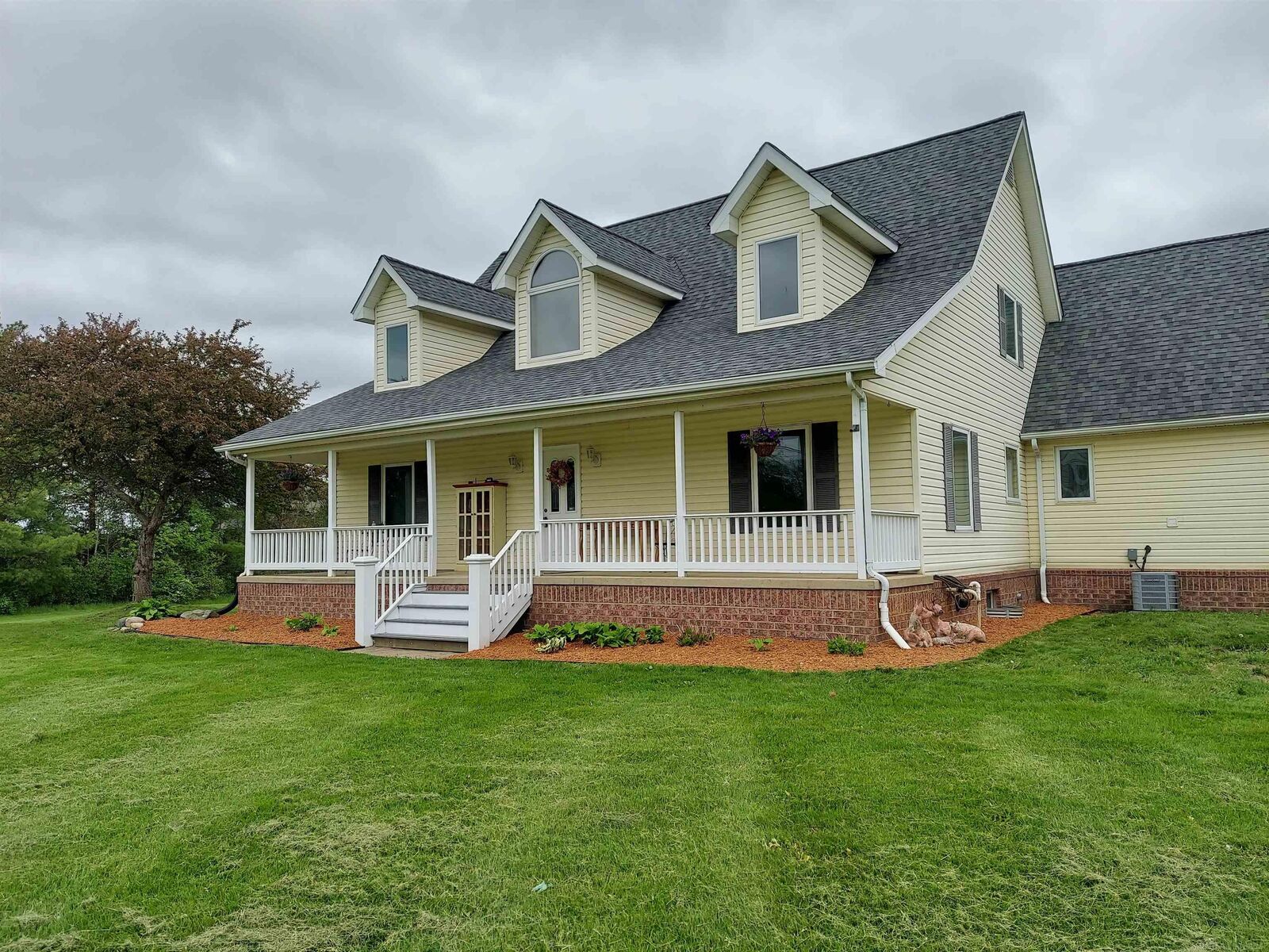 Property Photo:  18450 Pratt Road  MI 48005 