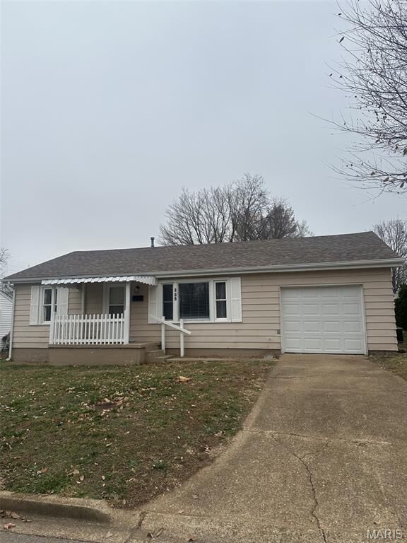 Property Photo:  309 Oak  MO 63640 