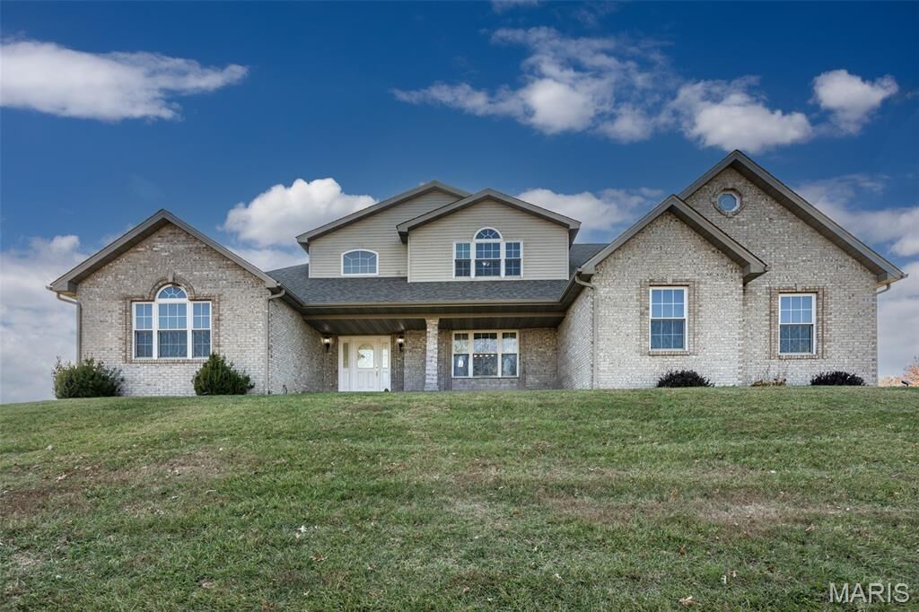 Property Photo: 31899 Red Oak Drive IL 62012