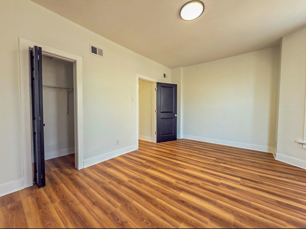 Property Photo: 4925 S Champlain Avenue 2 IL 60615