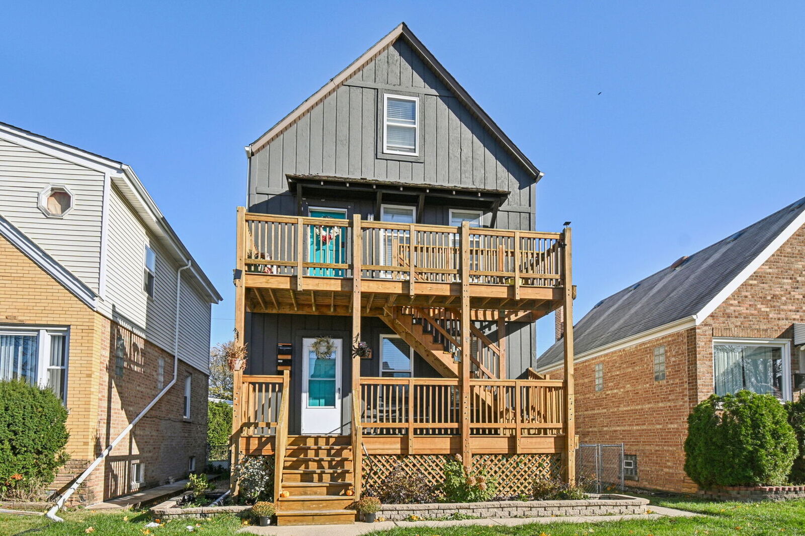 Property Photo: 5017 N Meade Avenue IL 60630