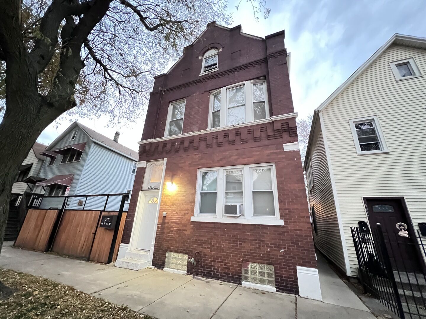 Property Photo: 4815 S Elizabeth Street 2F IL 60609