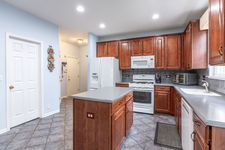 Property Photo: 2566 Rourke Drive IL 60503