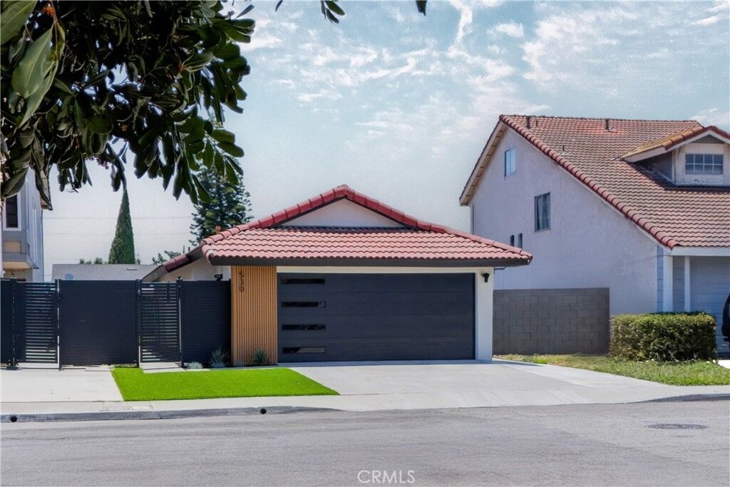 Property Photo:  530 W Cypress  CA 90220 