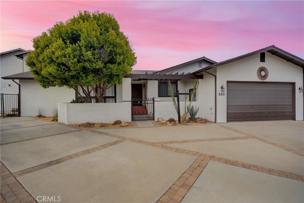 Property Photo:  689 Woodland  CA 93420 