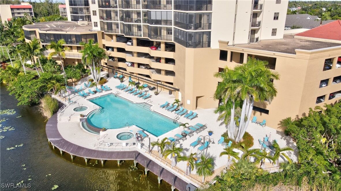 Property Photo:  14350 Riva Del Lago Drive 402  FL 33907 