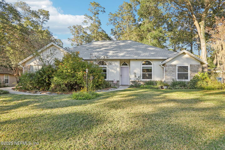 Property Photo: 13141 Ebbtide Court FL 32225
