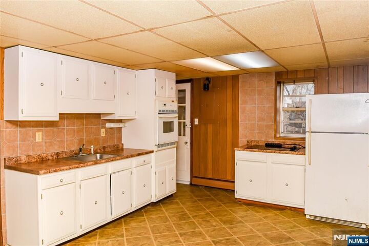 Property Photo:  213 Otterhole Road  NJ 07480 