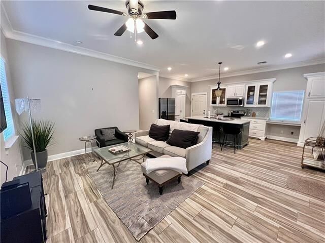 Property Photo:  325 E Hornsby Street  LA 70433 