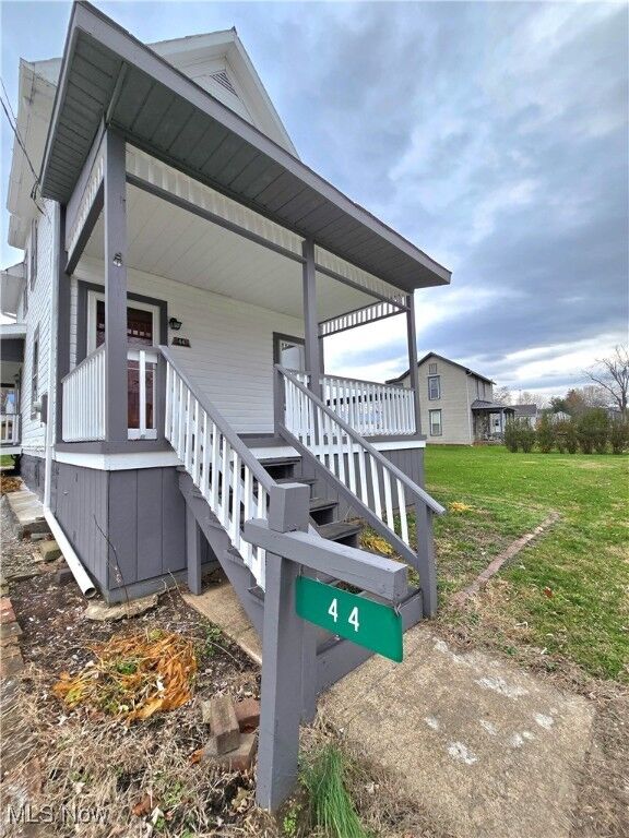 Property Photo:  44 Kensington Avenue  OH 43701 