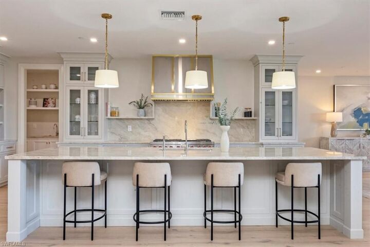 Property Photo: 1820 Gulf Shore Blvd N 402-403 FL 34102