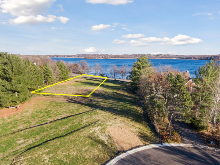 Property Photo:  3930 Stratford Lane  MN 55331 