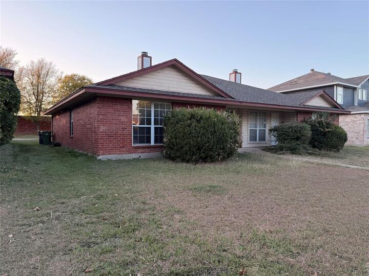 Property Photo: 5412 Creekridge Drive TX 76018