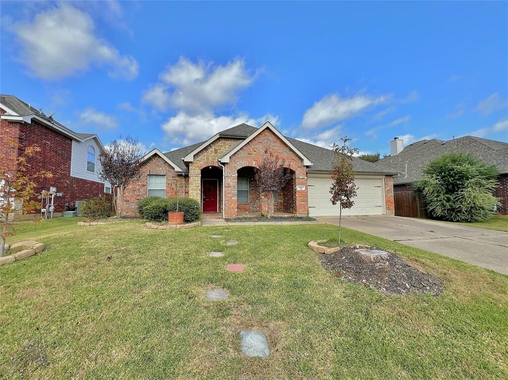 Property Photo:  4003 Greenwood Way  TX 76063 
