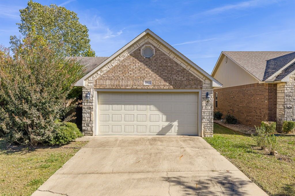 Property Photo:  2811 Brighton Court  AR 72903 