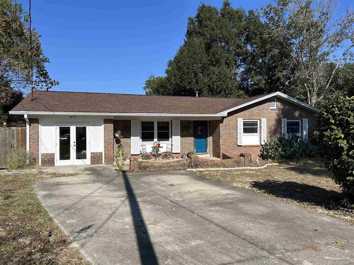 Property Photo: 4570 Sailboat Ln FL 32514